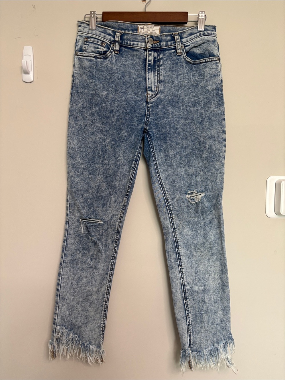 Free People Light Blue Acid-Wash Cropped Jeans with Frayed Hem 28